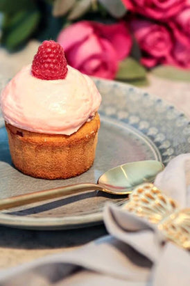 Recipe healthy raspberry cupcakes without added sugar.